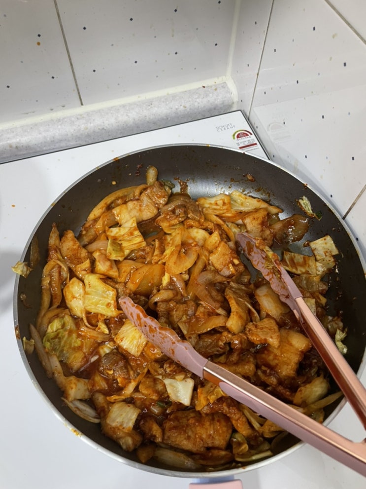  요리초보도 간단하게 만들 수 있는 뚝딱이형 제육볶음