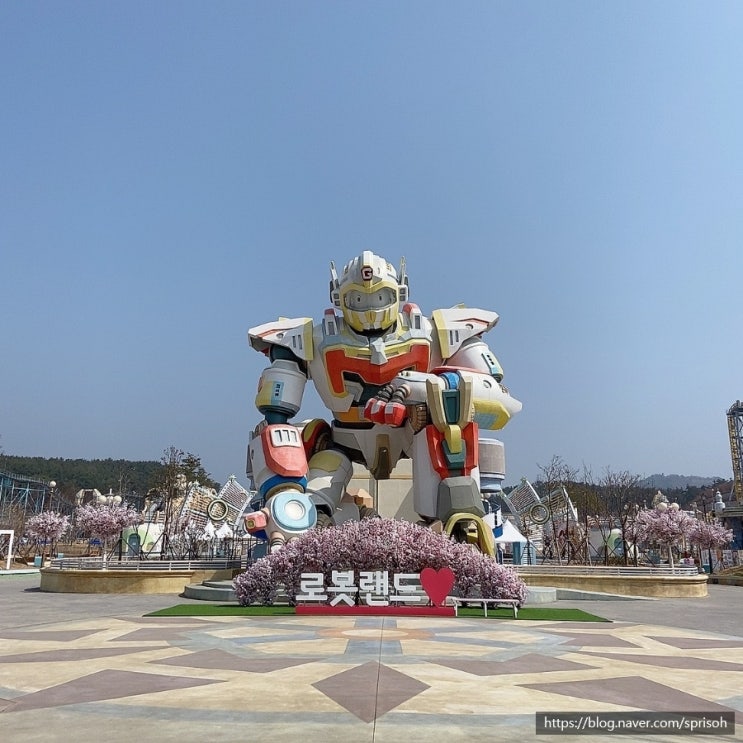  경남 온가족이 즐길 수 있는 세계 최초 로봇을 주제로 한 테마파크[마산 로봇랜드]
