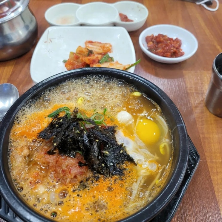  부산 연산동 콩나물국밥맛집 "전주명품콩나물 국밥" 콩나물국밥이 4800원.다양한메뉴와 저렴한가격에 맛있습니다. 콩나물국밥맛집.소고기국밥맛집입니다.한그릇에 든든하게