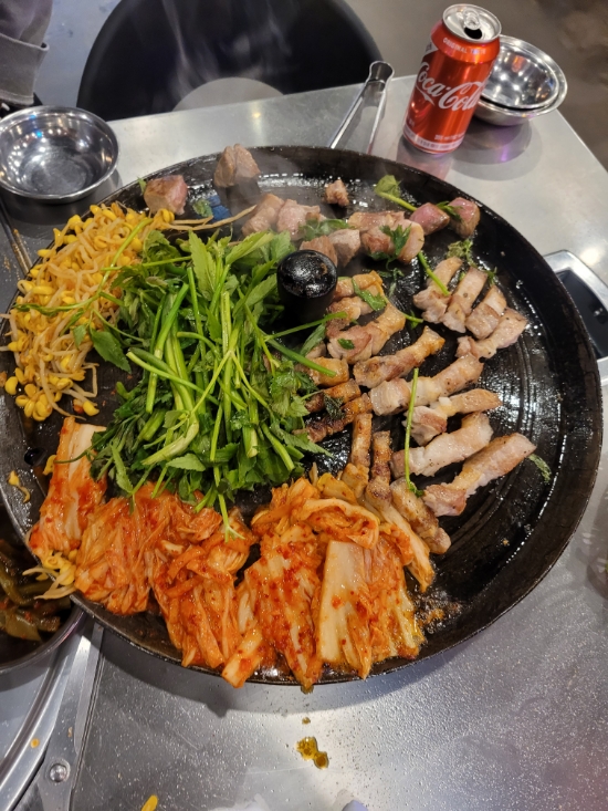  [남악 목구멍]  솥뚜껑에 구워주는 돌아버린 쫀득 삼겹살