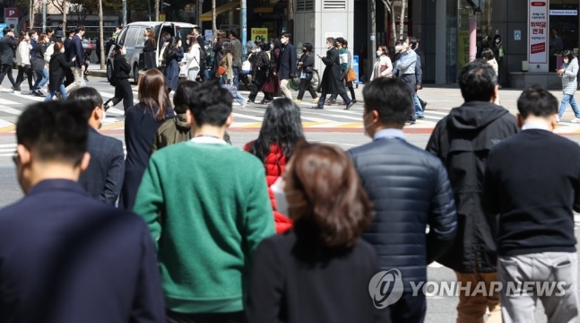 대면진료 확대, 거리두기 완화 검토…일상회복 다시 시동거나