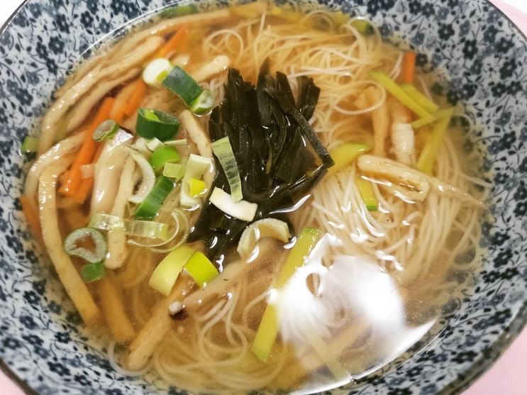  잔치국수 만들기 솔치로 육수 낸 어묵국수 간단한 야식