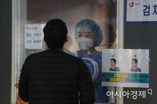 코로나19 완치됐는데 머리가 '멍'… "치매환자 뇌세포와 비슷" 코로나19 완치됐는데 머리가 '멍'… "치매환자 뇌세포와 비슷"