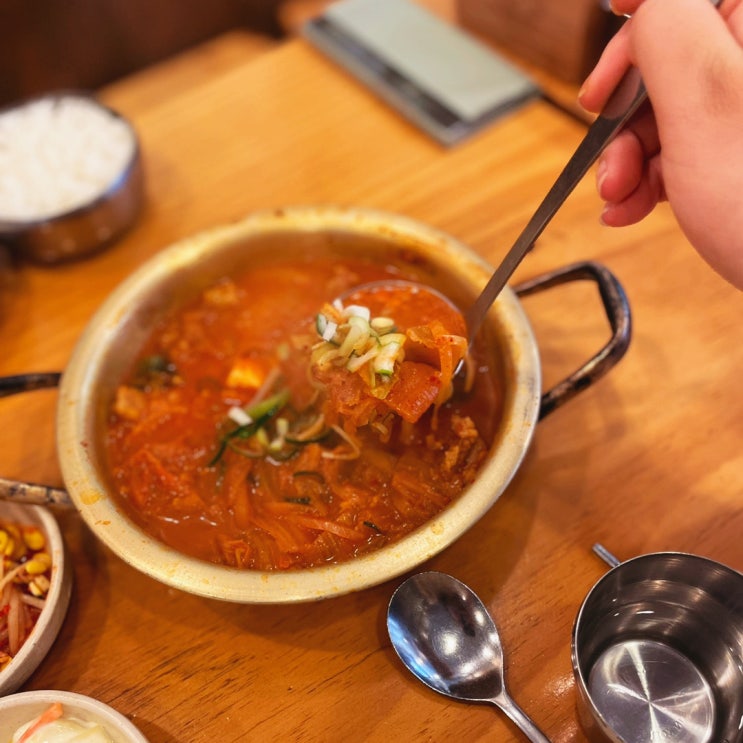  김북순큰남비집 김치찌개 초란탕/ 신사맛집/가로수길맛집/ 주차장