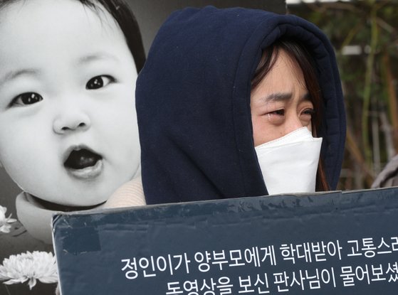 "신생아 몸에서 담배냄새" 아동학대 의심한 공무원이 한 일 "신생아 몸에서 담배냄새" 아동학대 의심한 공무원이 한 일