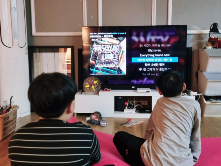  초등학생 우리 아이들 일상, 힙합 노래에 뒤늦게 빠지다
