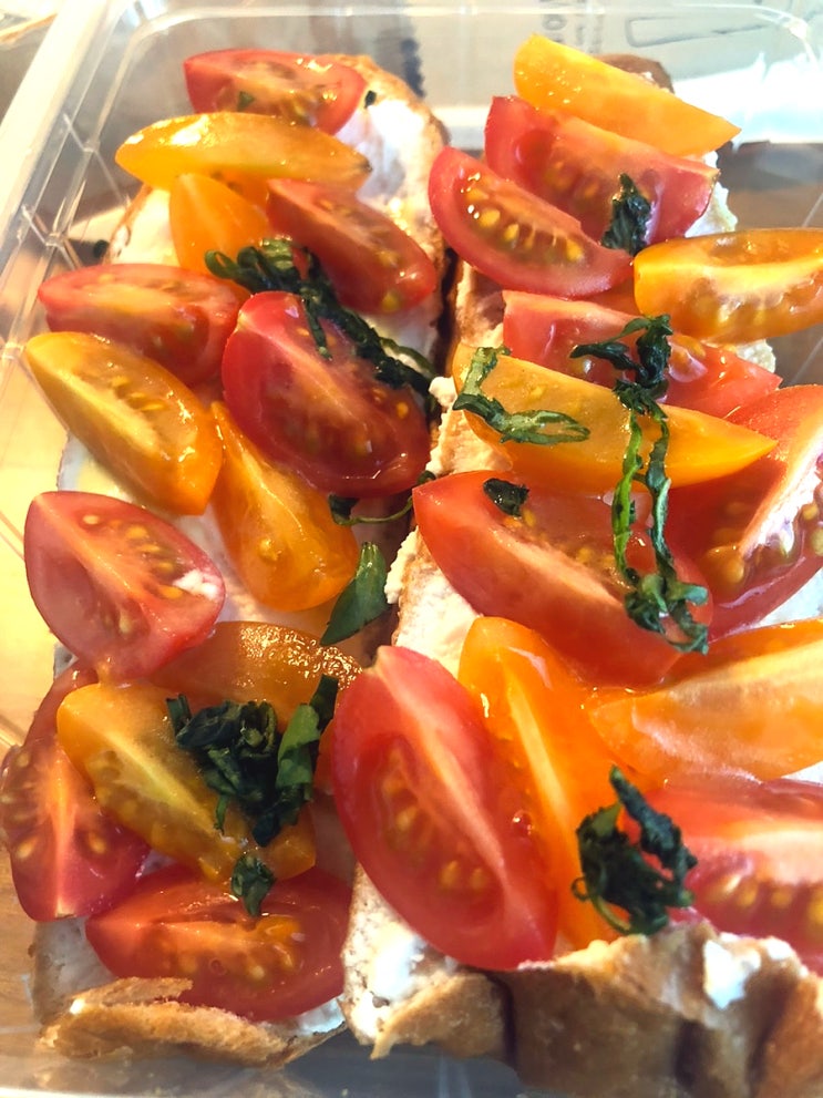 서울 마포구 양화로 분위기 좋은 카페 엔제리너스 홍대 L7 호텔 아침 조식 토마토 부르스케타 프렌치 토스트 셀러드 포장 테이크아웃