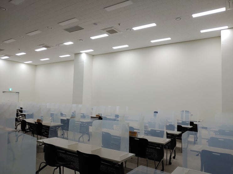 대형 교육실에 강의용 빔프로젝터 및 150인치 스크린 설치후기 대형 교육실에 강의용 빔프로젝터 및 150인치 스크린 설치후기