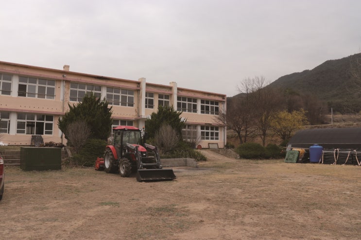 청년이 농촌에 정착하려면 무엇이 필요할까?