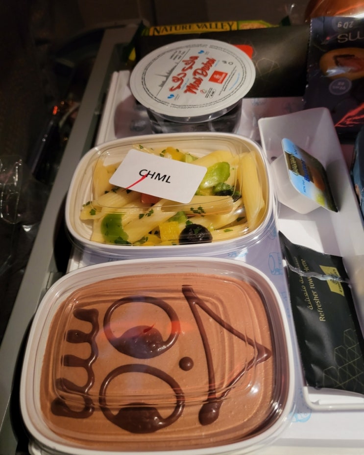 에미레이트항공타고 이코노미에서 어린이기내식먹기 (To Dubai)