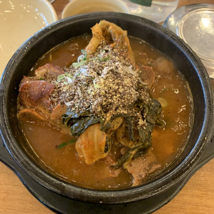 <수원 영통 맛집> 경희대학교 술자리의 피날레... "수누리감자탕 영통점" + 맛있게 먹는 법 <수원 영통 맛집> 경희대학교 술자리의 피날레... "수누리감자탕 영통점" + 맛있게 먹는 법