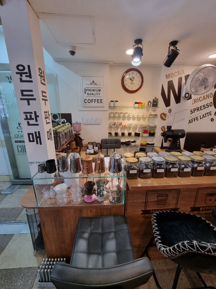  회현역 발로하는 마사지 카페 김동훈 coffee & therapy 에서 정성담긴 핸드드립커피도 마시고 발로 하는 경락마사지도 받고