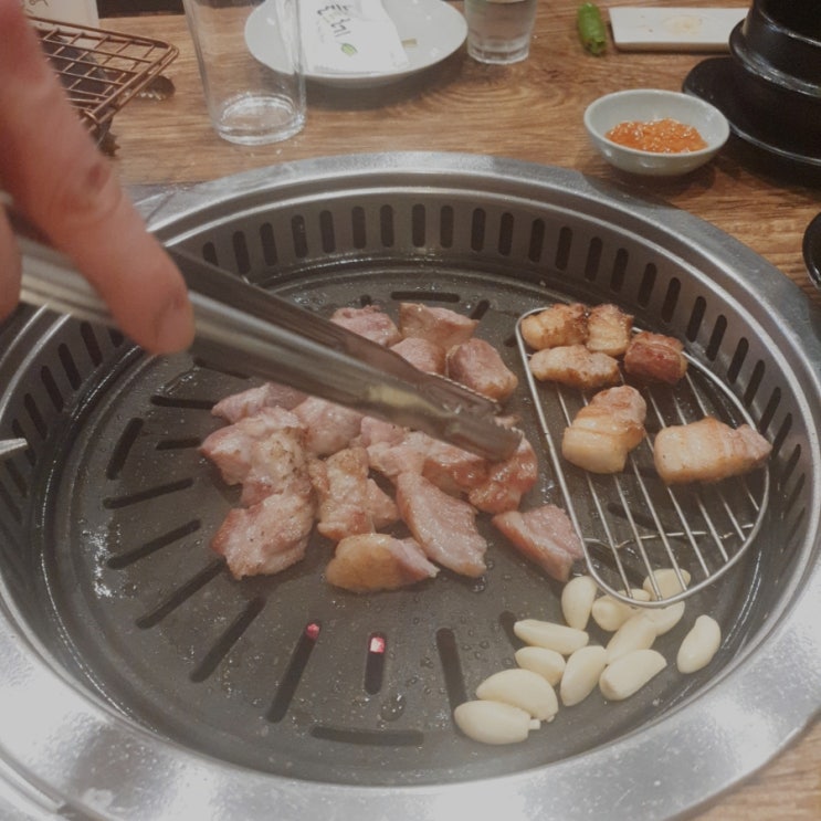  육즙이 살아있고 숙성이 제대로 된 상남동 진돼지