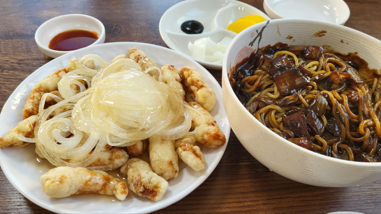  괴산 중국집 건더기가 푸짐한 진짜장 강추