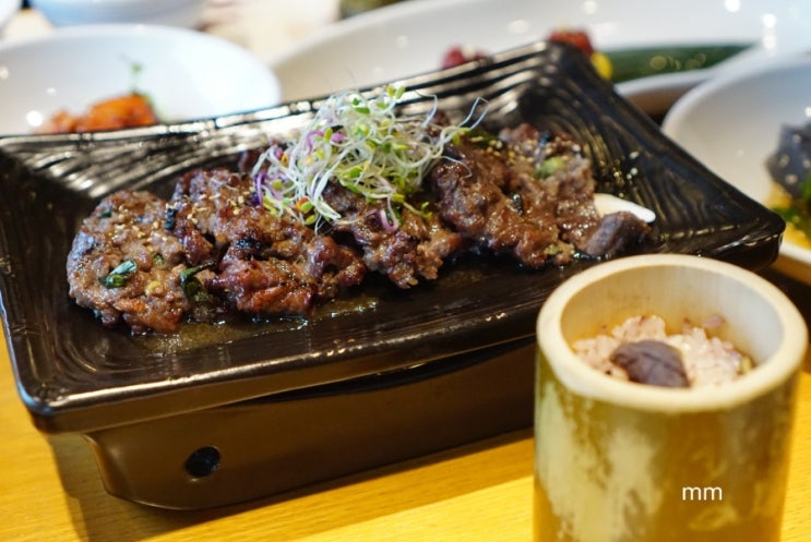 정갈하고 맛있는 한상차림 남도예담 한우 떡갈비 대통밥