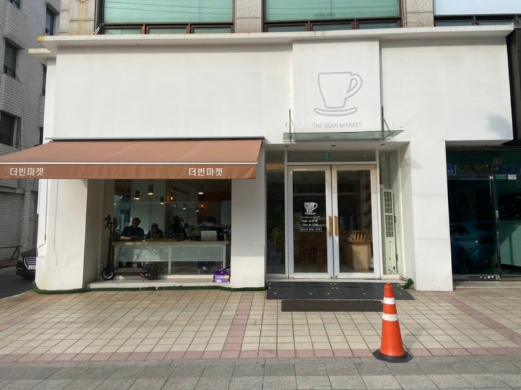  [군자역 카페] 더빈마켓_다양한 커피종류와 신선한 빵이 있는 카페