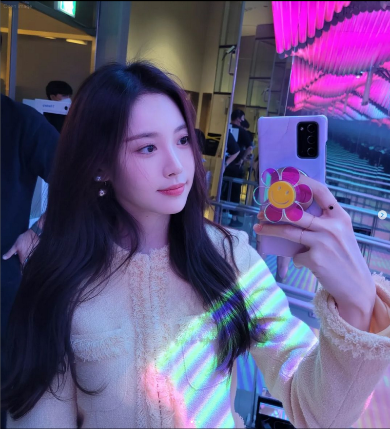 가수 유라의 털옷에 불만을 품은 왕허풍