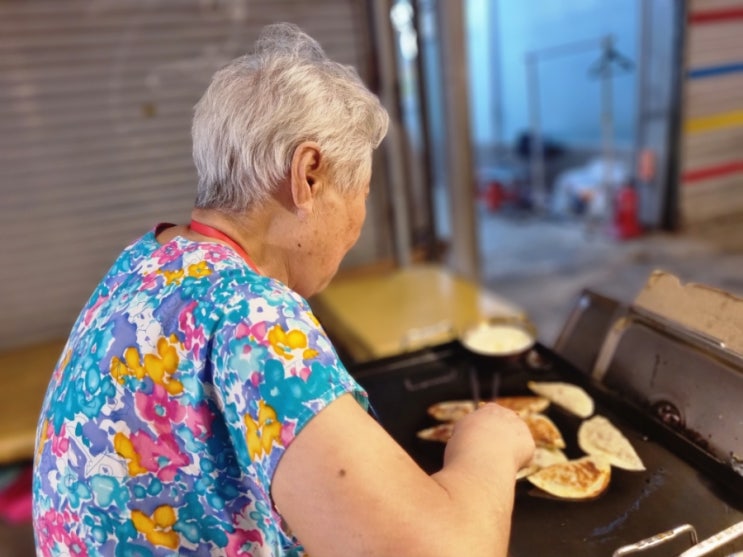  불광역 추억의 맛집, 제일시장(불광시장) 떡볶이 납작만두(NC 백화점 주변)