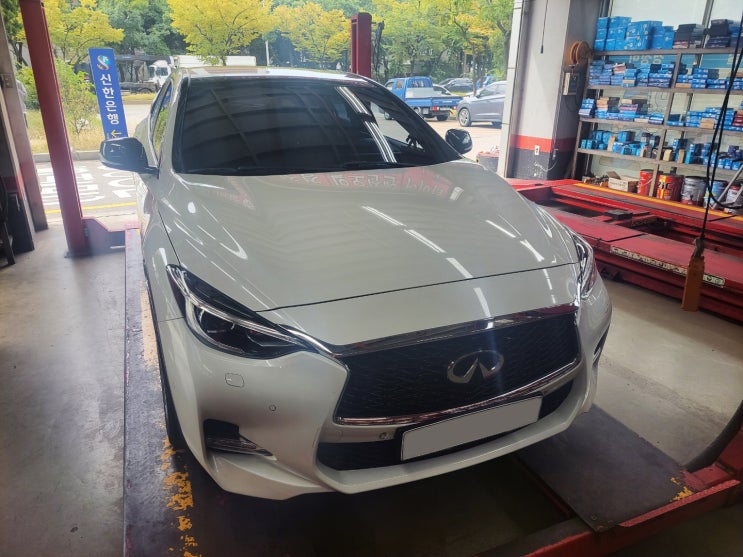  Q30S 235 45 19 전천후로 안전한 피렐리 SF2 올웨더 타이어 교체