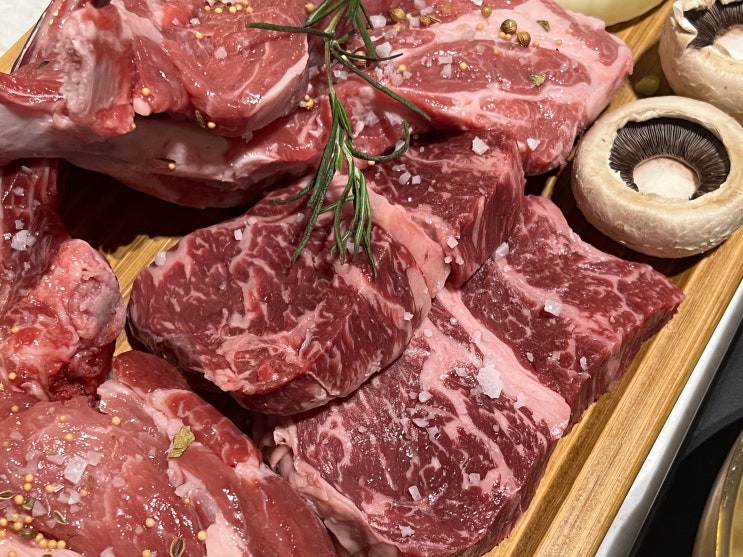 강남역 회식 장소로 딱인 육가온 강남역본점 살살녹는 삼겹살 맛집