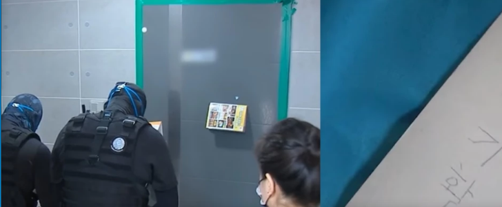 고독사한 50대 남성 집에서 발견된 물건들... 보는 이들 가슴 찢어지게 한다 (영상) 고독사한 50대 남성 집에서 발견된 물건들... 보는 이들 가슴 찢어지게 한다 (영상)
