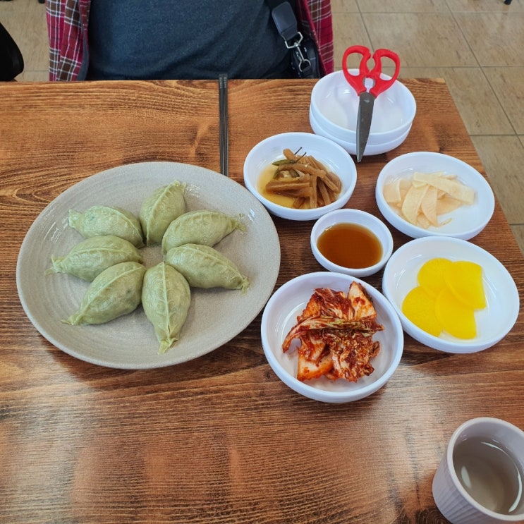 뜨끈뜨끈한 제주 왕만두, 보말칼국수 생각날땐 서귀포 대정읍 맛집 하르방밀면 대정점