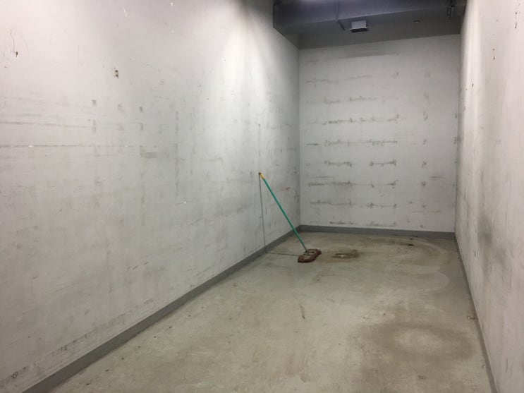  약 10년 된 창고를 청소해 봤습니다.
