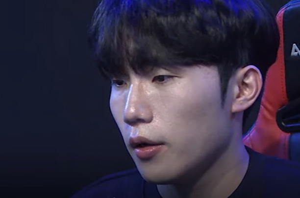 BJ저라뎃 암울한 소식 전했다... 아프리카TV 멸망전 우승 이후 군입대 발표... 습관성 탈골으로 공익 오는 6일 입대 예정 BJ저라뎃 암울한 소식 전했다... 아프리카TV 멸망전 우승 이후 군입대 발표... 습관성 탈골으로 공익 오는 6일 입대 예정