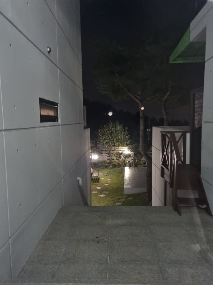 경주 스탈리풀빌라 펜션 화장대와 화장실 조명이 아쉬웠던 곳