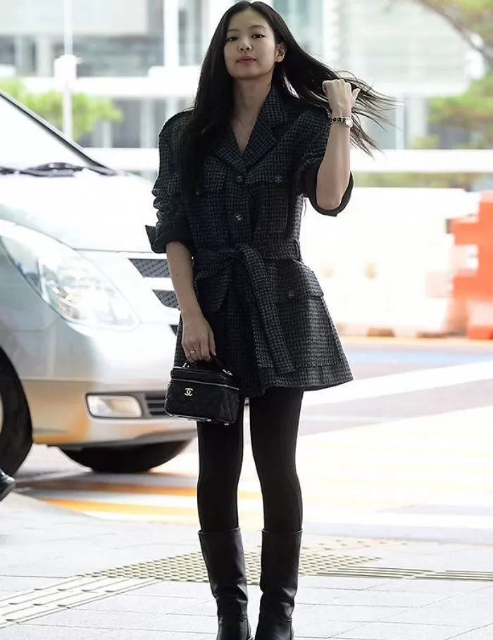 블랙핑크 제니가 가방에 달고 온 인형 정체, 소녀 팬에게서 받은 선물 샤넬백에 걸어 소중하게 보관 블랙핑크 제니가 가방에 달고 온 인형 정체, 소녀 팬에게서 받은 선물 샤넬백에 걸어 소중하게 보관