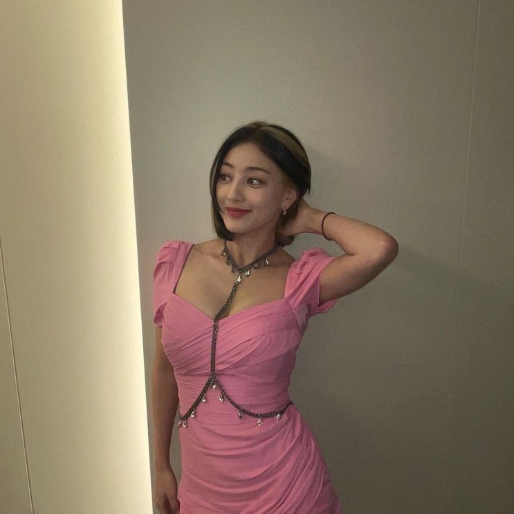걸그룹 트와이스 지효, 커다란 눈망울이 반짝거리는 시원한 이목구비가 시선 강탈 "성숙미 발산" 걸그룹 트와이스 지효, 커다란 눈망울이 반짝거리는 시원한 이목구비가 시선 강탈 "성숙미 발산"