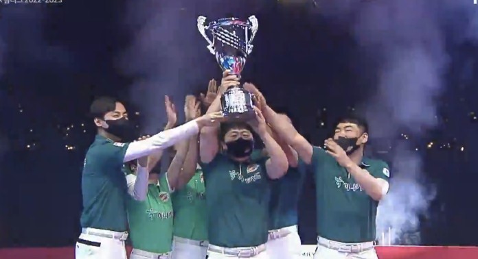 PBA <b>팀리그</b> 신생팀 <b>하나카드</b> 전반기 우승 차지. MVP는... 