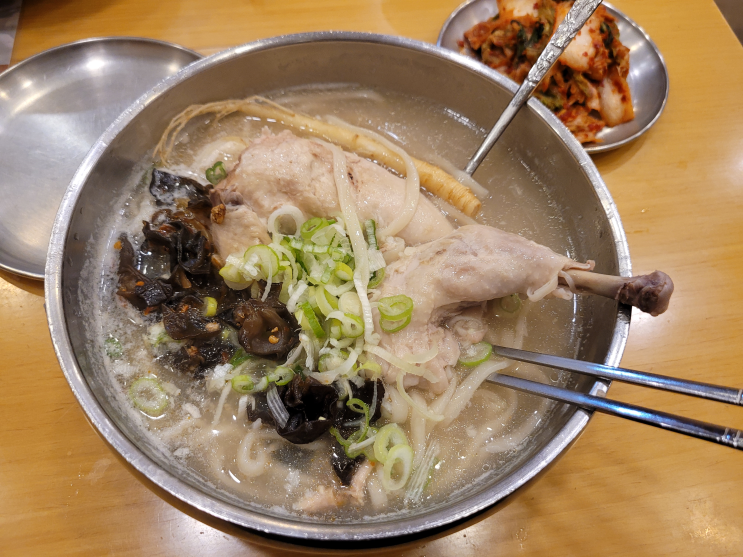  동묘시장 나들이 가서 백숙칼국수 먹고왔어요
