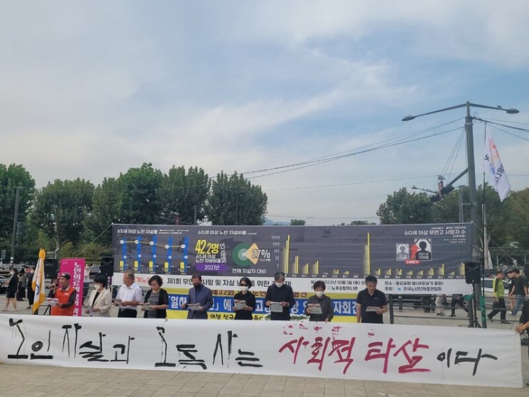 지팡이 선물은 못해도 ‘부디 혼자 가지 마시라’ 지팡이 선물은 못해도 ‘부디 혼자 가지 마시라’