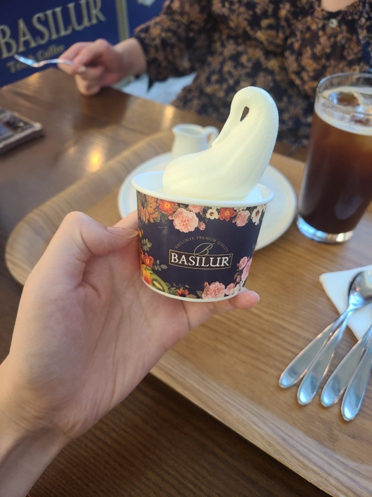  신중동역  중동롯데백화점 카페 홍차 커피 아이스크림 맛집 베질루르