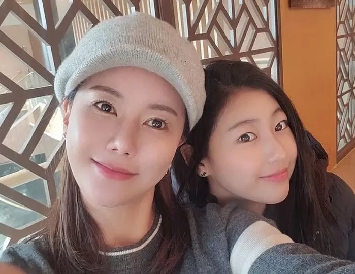 '배우 박연수 딸' 송지아에 무슨 일? "딸 가슴에 피멍 너무나 가슴이 아프지만 웃겠다" 가족 험담에 분노 '배우 박연수 딸' 송지아에 무슨 일? "딸 가슴에 피멍 너무나 가슴이 아프지만 웃겠다" 가족 험담에 분노