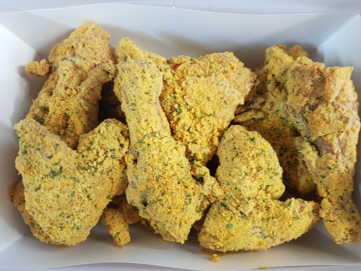  BHC 인기 메뉴 뿌링클 콤보와 맥주 한잔