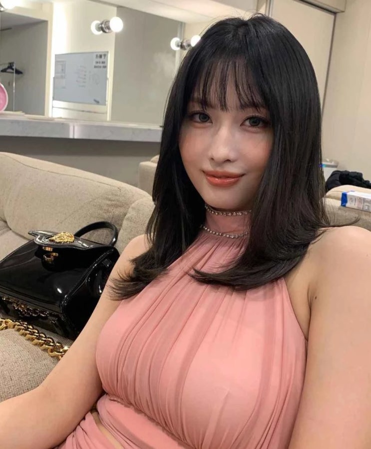 트와이스 모모, 11자 탄탄한 복근으로 반전 매력...잘룩한 개미허리 드러낸 치명적인 '신의 몸매' 트와이스 모모, 11자 탄탄한 복근으로 반전 매력...잘룩한 개미허리 드러낸 치명적인 '신의 몸매'