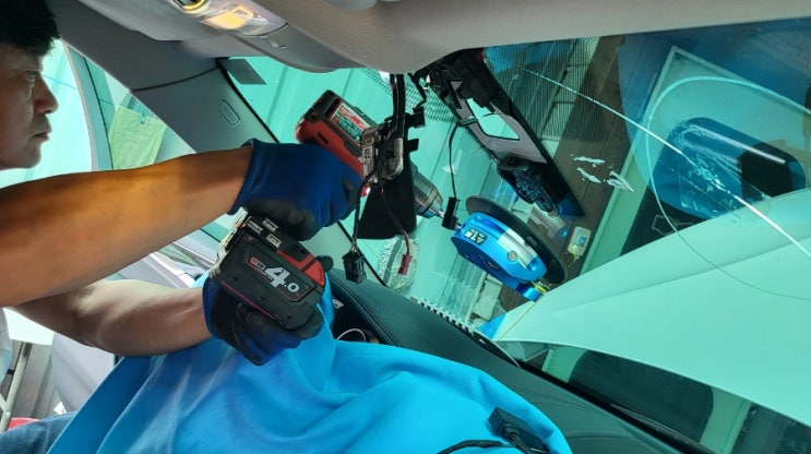  김해장유BMW X6 HUD수입차 전면 자동차 앞유리 돌빵 파손 복원, 교환교체, 썬팅까지 한번에! 가격비용?(율하진해부산진례주촌명지)