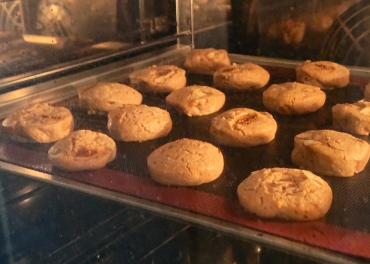  오랫만의 홈베이킹, 비스코티 칸투치니, 토체티. 시나몬향 가득하니 자꾸 손이가요.