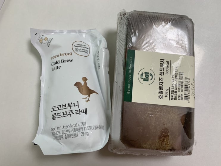 그리팅 Greating 코코부루니 콜드부르라떼 + 호밀햄치즈 샌드위치 왠만한 카페 라떼보다 더 맛있고 샌드위치도 신선해서 맛있게 먹었어요! 그리팅 Greating 코코부루니 콜드부르라떼 + 호밀햄치즈 샌드위치 왠만한 카페 라떼보다 더 맛있고 샌드위치도 신선해서 맛있게 먹었어요!