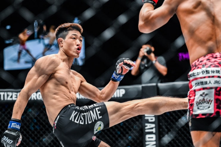  오호택 원챔피언십 데뷔전에서 종합격투기 5위 격파
