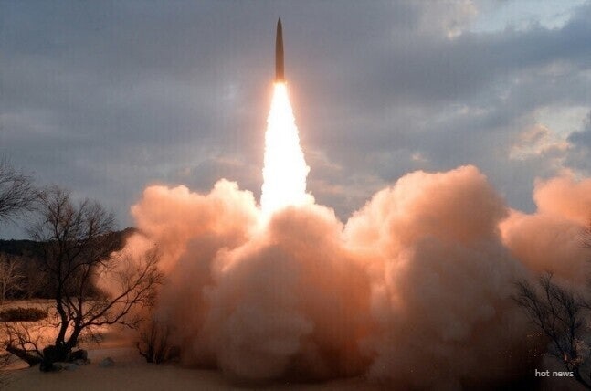 북한 중거리 탄도미사일 발사 일본 통과해 태평양 낙하