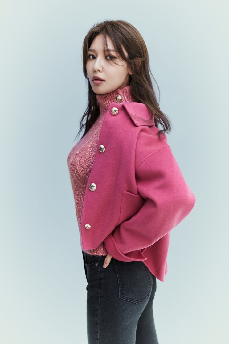 최수영 X 이비엠 E.B.M 10월 컬렉션 : 여자 코트,자켓, 니트, 스커트 #가을셋업코디