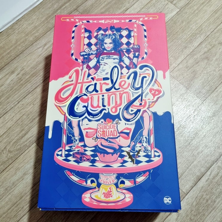  핫토이 할리퀸 피규어 모셔오다