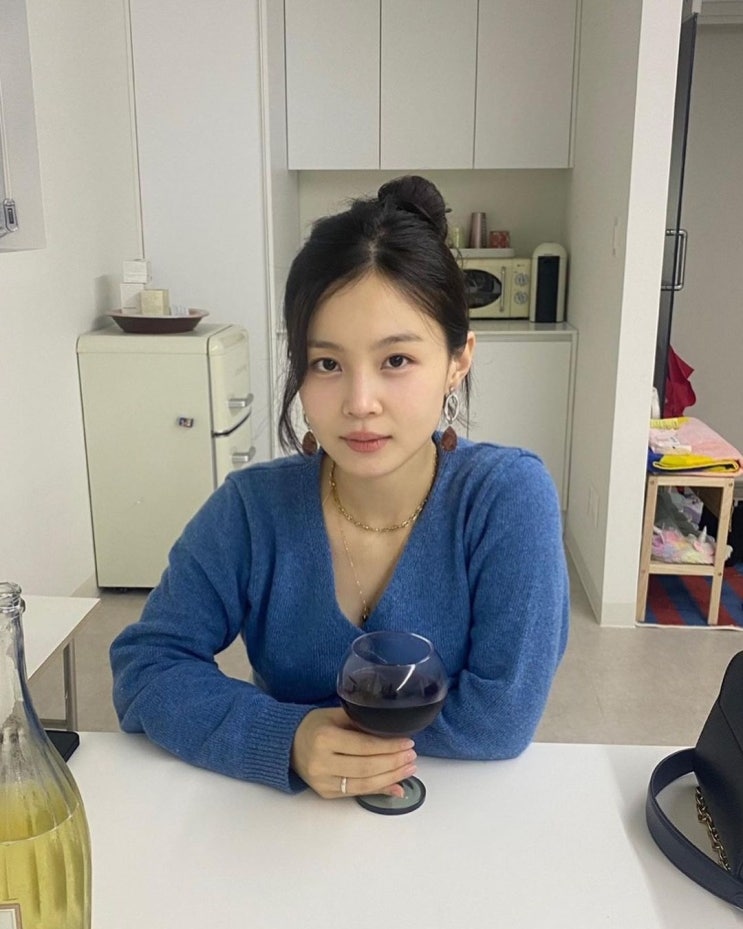 '와인잔만큼 작은 얼굴' 가수 이하이, 살 빠지니 송혜교 엄청 닮았네...가녀린 자태와 청순한 미모 '와인잔만큼 작은 얼굴' 가수 이하이, 살 빠지니 송혜교 엄청 닮았네...가녀린 자태와 청순한 미모