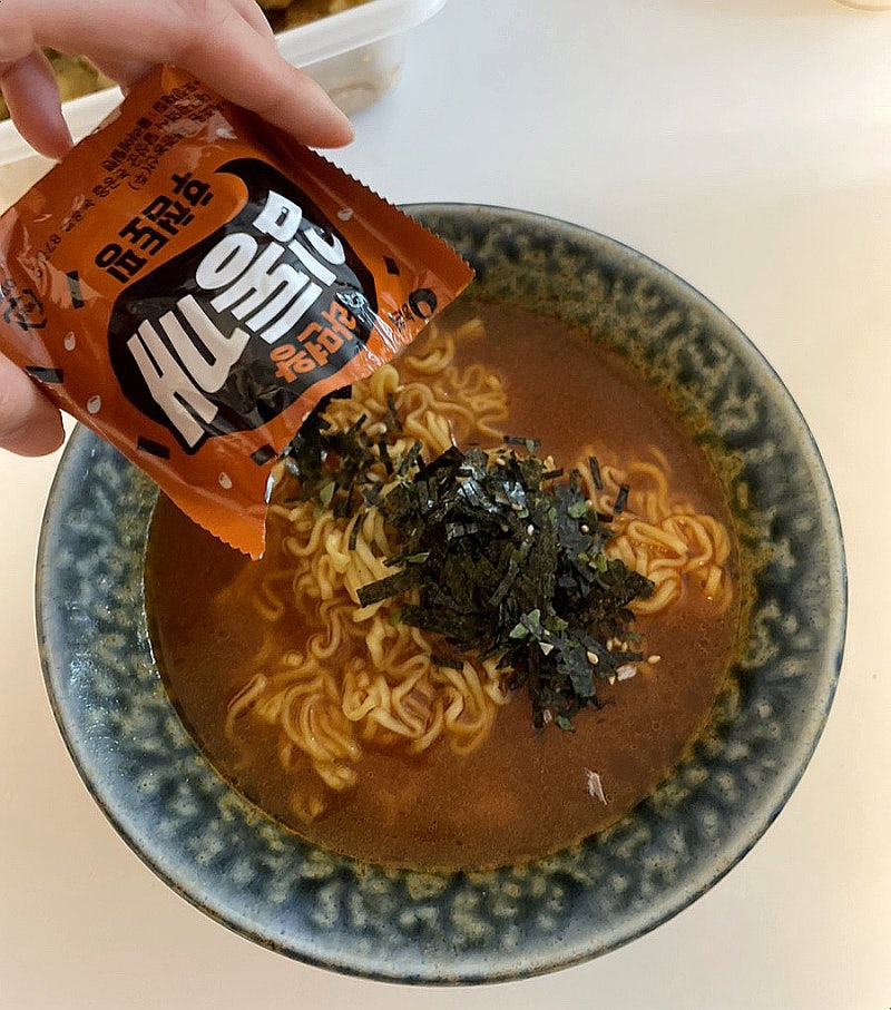 김종민 라면 으로 유명한 김통깨 라면 은 농심 맛있는 건면 으로 만든 신작 솔직 맛 후기
