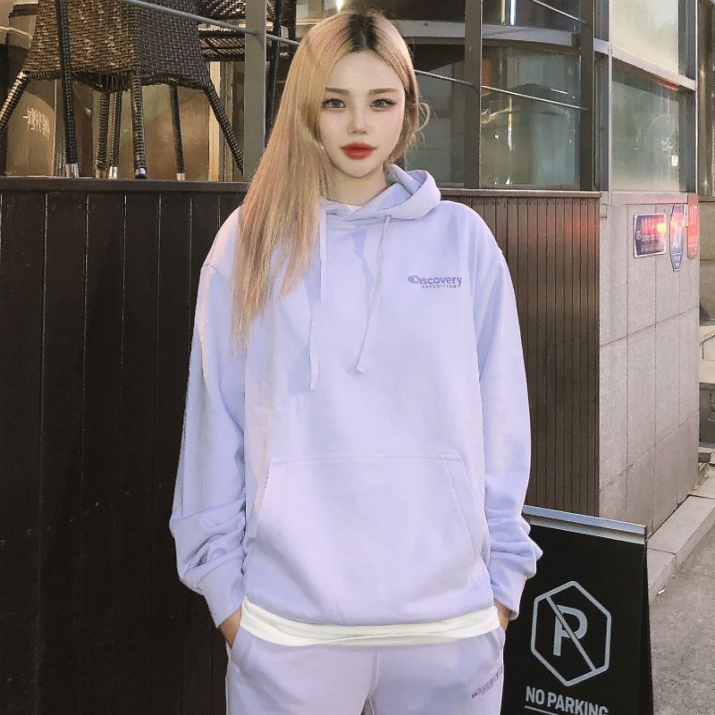 여성 트레이닝 세트 디스커버리 후드티와 조거팬츠로 가을 데일리룩 코디하기