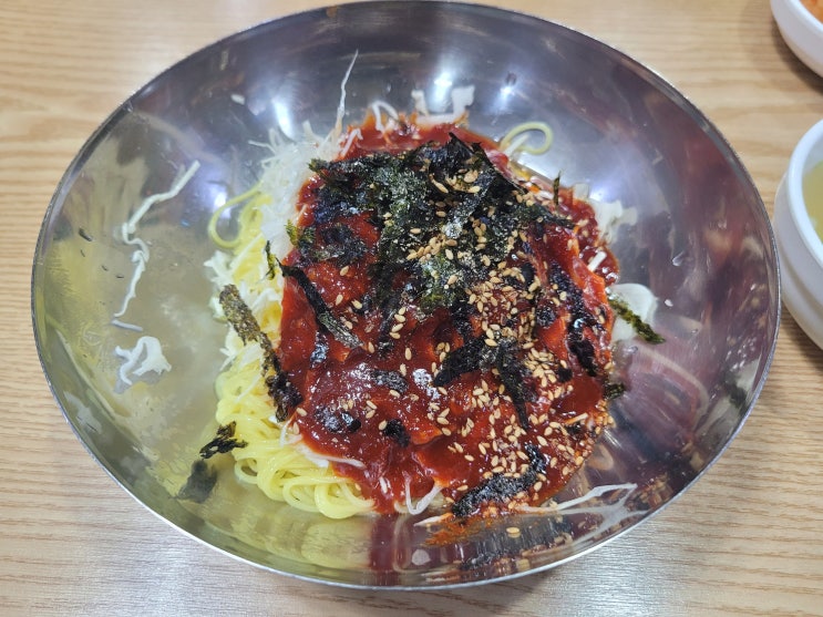  부산 서면의 가성비 최고의 집! 맛과 가격 모두 확실하게 잡은 서면 중심 상권 일번가 e-레지던스 도보 1분거리의 옛날국수!! 가볍게 국수 한사발 어떨까요?