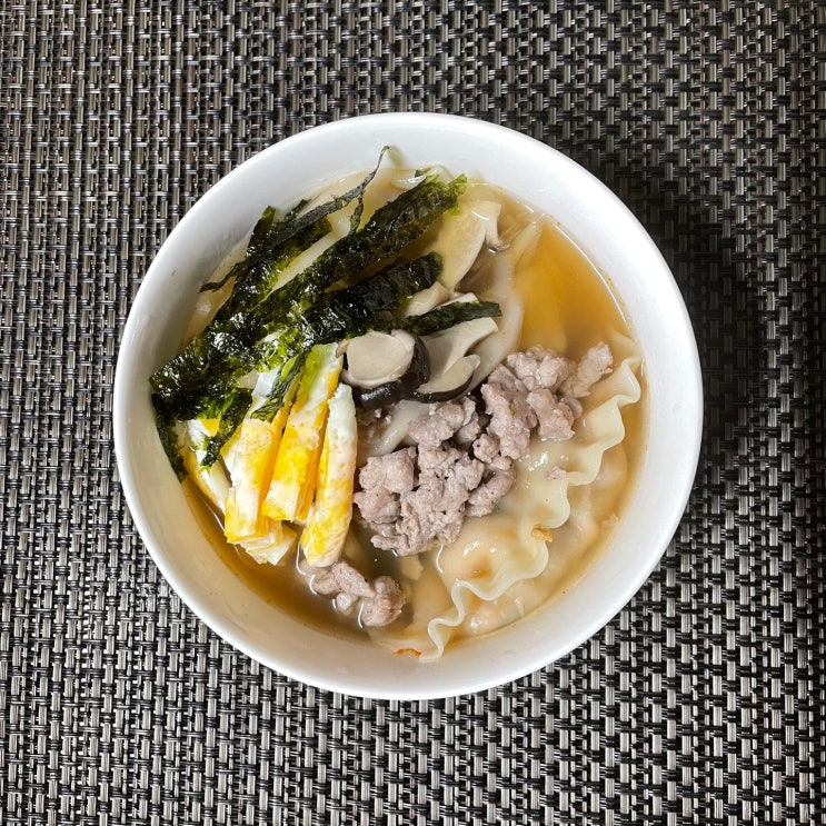  참송이버섯 만두국.